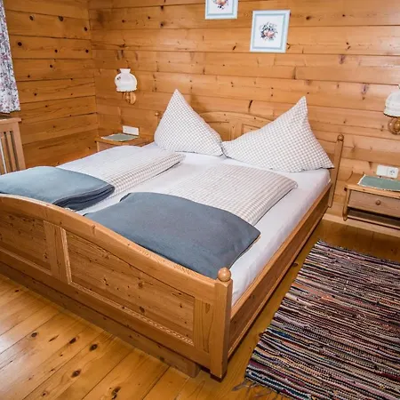 Bio-bergbauernhof Ederhias Farm stay
