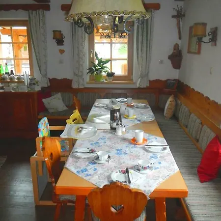 Farm stay Bio-bergbauernhof Ederhias